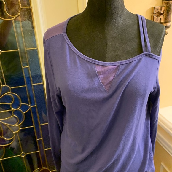 Isometrical medium purple dance shirt, workout ! - Picture 2 of 6